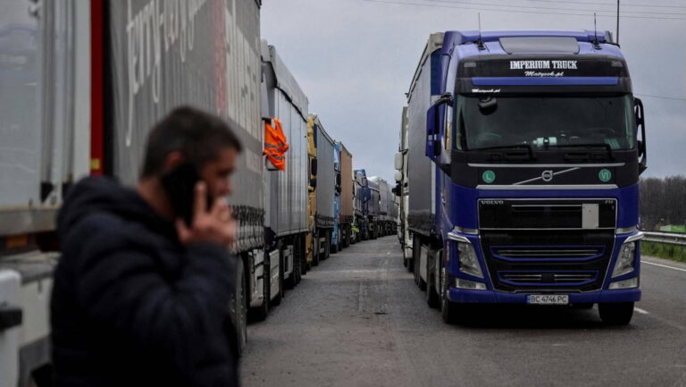 Ak nevieš po anglicky, nebudeš šoférovať kamión. Už zrušili 23 000 vodičov - AUTOVINY.sk