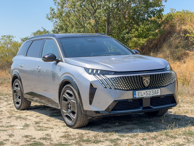 Test: Peugeot E-5008 GT GT Dual Motor: Po prvýkrát štvorkolka. Ale elektrická - Testy - Auto - pravda.sk