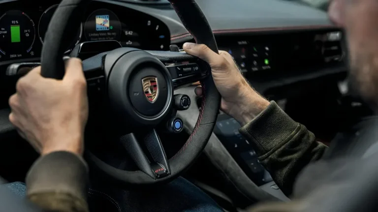 Porsche Taycan dostáva falošnú prevodovku. E-Shift simuluje radenie