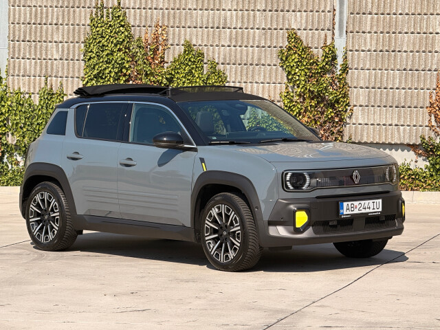 Test: Renault 4 E-Tech Plein Sud. Nie je to klasické kabrio, ale otvorená strecha mu ohromne svedčí - Testy - Auto - pravda.sk