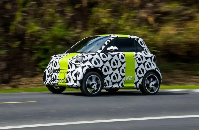 smart #2 mieri na parížsky autosalón. Nový elektrický dvojmiestny model absolvuje finálne testy