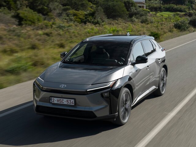 Videotest: Toyota bZ4X prešla modernizáciou. Narástol výkon a má aj lepšie jazdné vlastnosti - Testy - Auto - pravda.sk