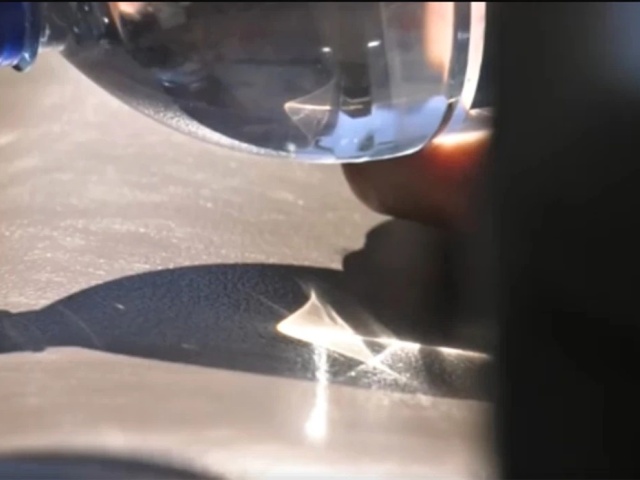 Pozor! Auto vám môže zhorieť aj kvôli zabudnutej fľaši s vodou - Poradňa - Auto - pravda.sk