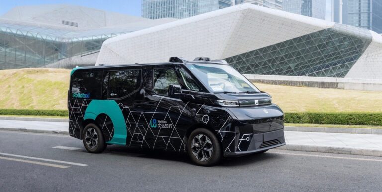 Autonómne robotaxi absolvovalo prvú testovaciu jazdu na Slovensku. Má to však jeden háčik