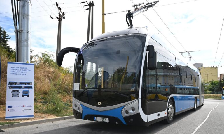 Košice dostali prvý z jedenástich kĺbových elektrobusov SOR NS 18 electric