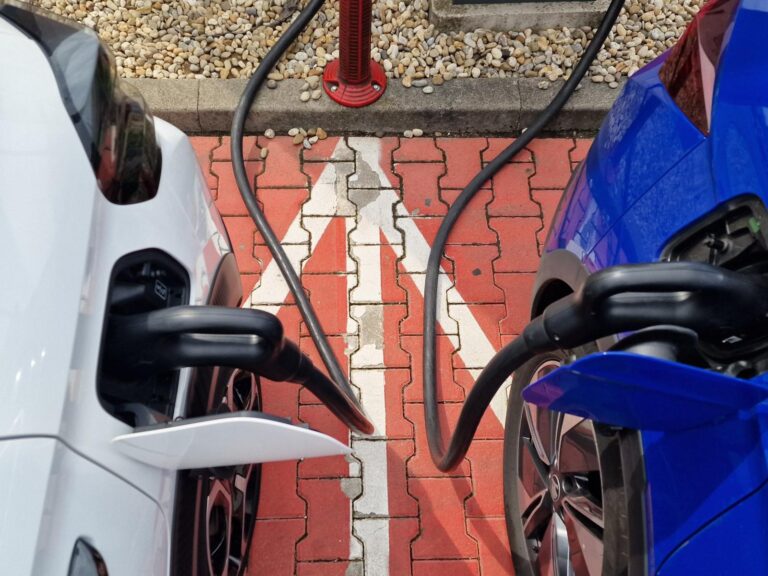 Dnes u nás spustili kreditný systém pre elektromobily. Majitelia áut a nehnuteľností môžu zarobiť aj bez fotovoltiky
