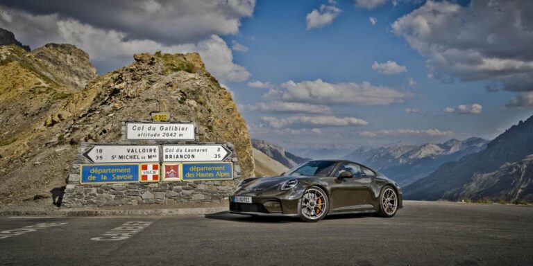 Porsche 911 GT3 Bergsport má dobrý recept. Alpy, manuál a 9000 otáčok