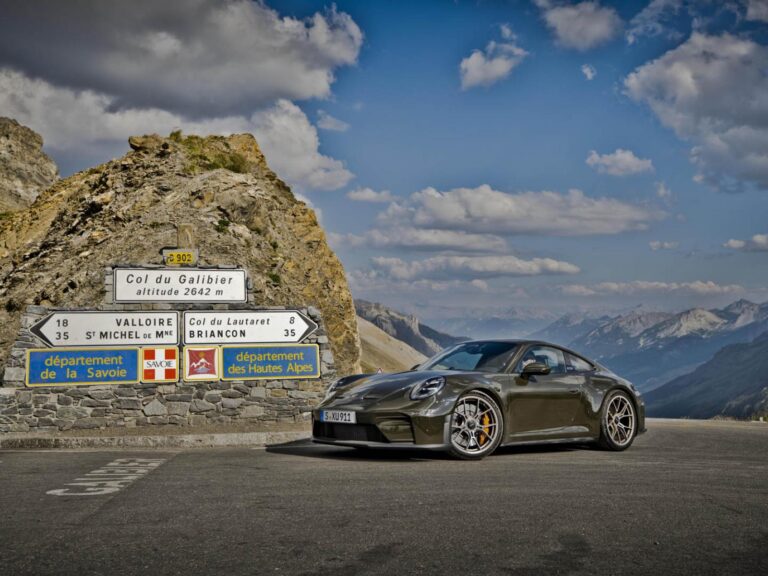 Porsche 911 GT3 Bergsport má dobrý recept. Alpy, manuál a 9000 otáčok