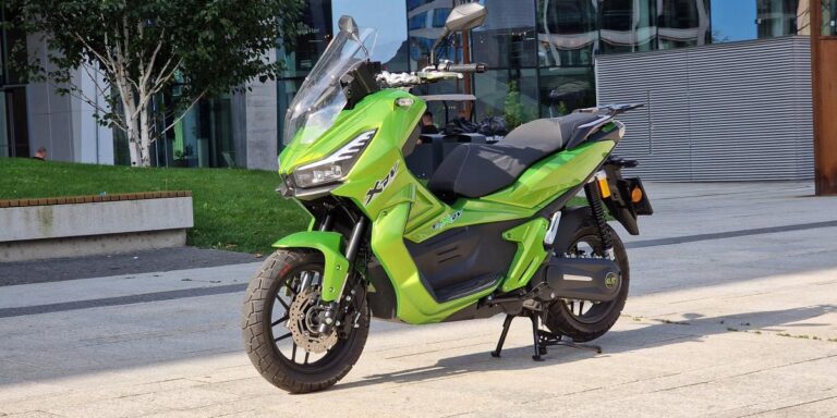 Najlepší elektrický skúter do 6500 €? e-XDV je ako elektrická verzia Aprilie SR GT 125 (TEST)