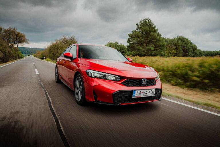 TEST Honda Civic e:HEV: Keď máte rozum aj srdce na správnom mieste - AUTOVINY.sk