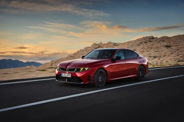 443 koní a režim na driftovanie. M350 xDrive nezabúda, prečo ľudia milujú BMW