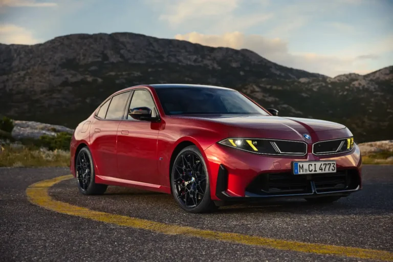 BMW radu 3 pochovalo naftu, ale potentný benzínový 6-valec žije