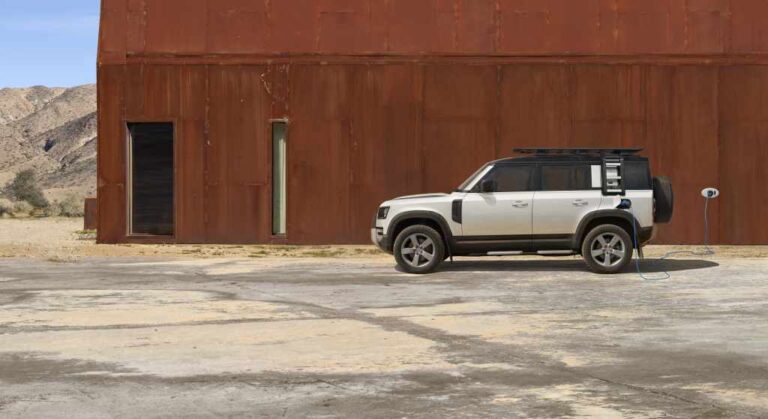 Land Rover odkladá elektrický Defender a mení plány s novou platformou