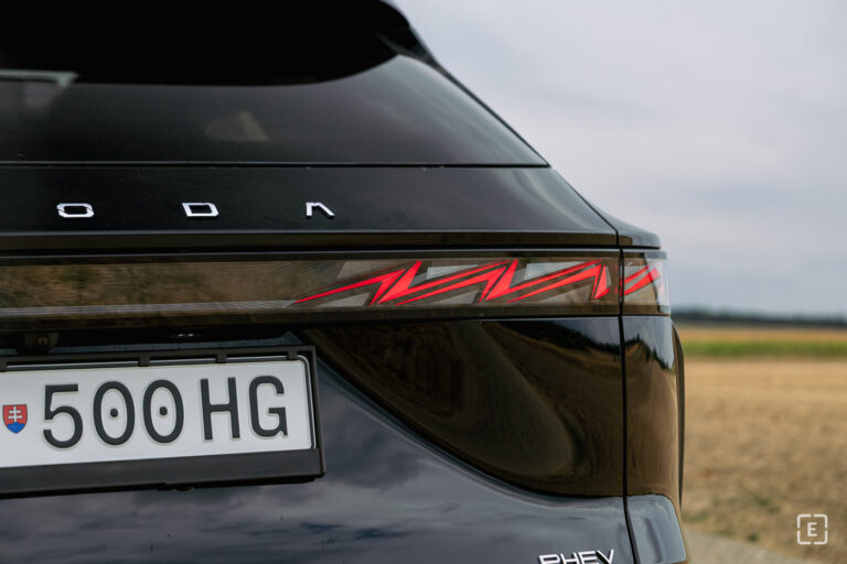 Dodávka roka, repasované batérie od výrobcu, solárna povinnosť aj test rodinného SUV | Prehľad týždňa