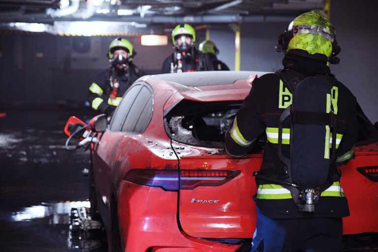 Časté požiare elektromobilov sú mýtus, potvrdzujú to oficiálne štatistiky