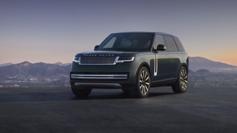 Range Rover vstupuje do novej éry: Bez benzínu zvládne 600 km aj extrémny terén