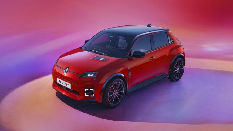 Renault 5 E-Tech má novú základnú verziu s LFP batériou a dojazdom 300 km
