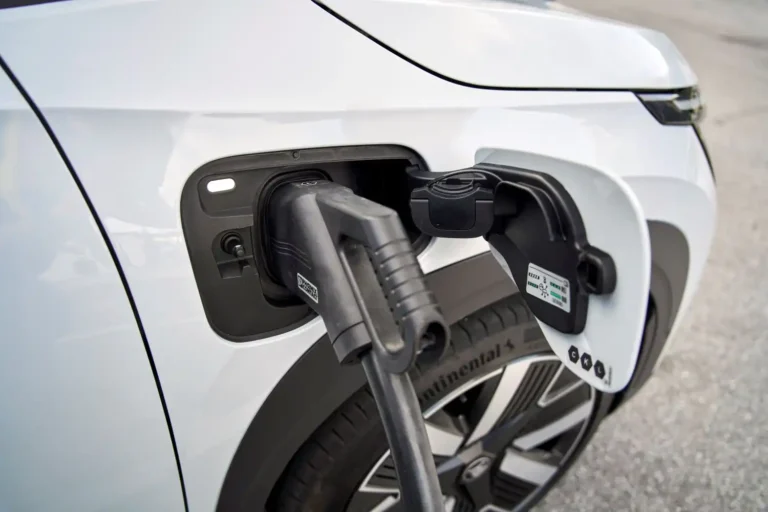 Európa v pasci vlastných pravidiel. Za vlastné elektromobily zaplatí nové clo