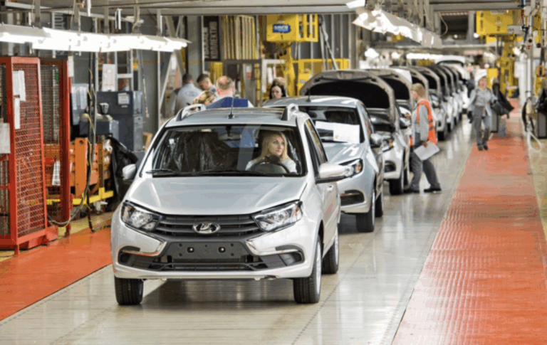 Koľko zarábajú ľudia, ktorí vyrábajú Lady? Niektoré platy v AvtoVAZe prekvapia aj Slovákov - AUTOVINY.sk