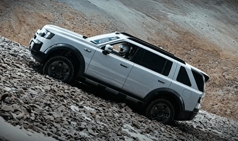 Nikto nebol s autom vyššie! Freelander 8 prekonal rekord BYD - AUTOVINY.sk