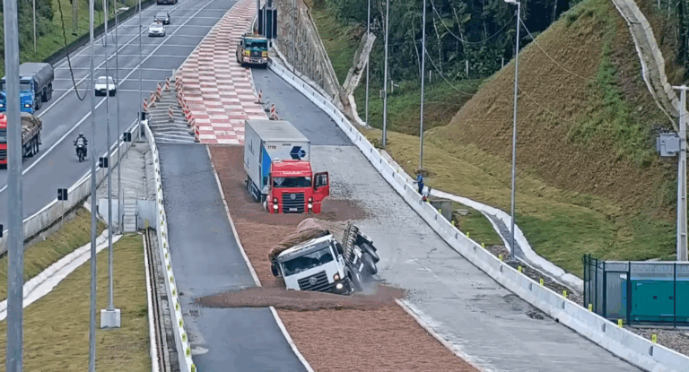 Videli ste už núdzový pruh v akcii? Takto zastaví aj ťažký kamión - AUTOVINY.sk