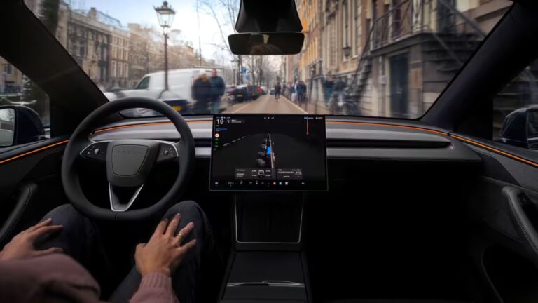 Volant sa hýbe sám, zodpovednosť zostáva vodičovi. Česko schválilo Tesla FSD