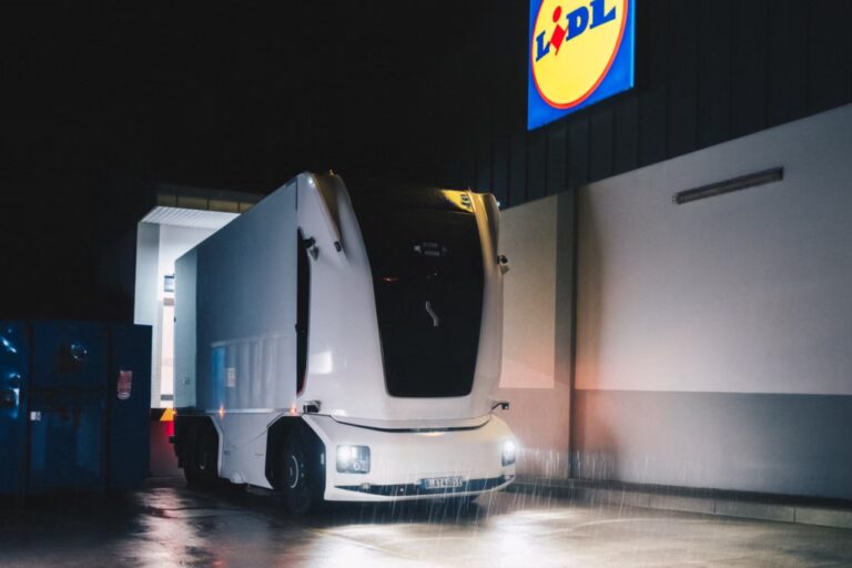 Horor či revolúcia? Lidl na cesty poslal kamión bez vodiča aj bez kabíny - AUTOVINY.sk