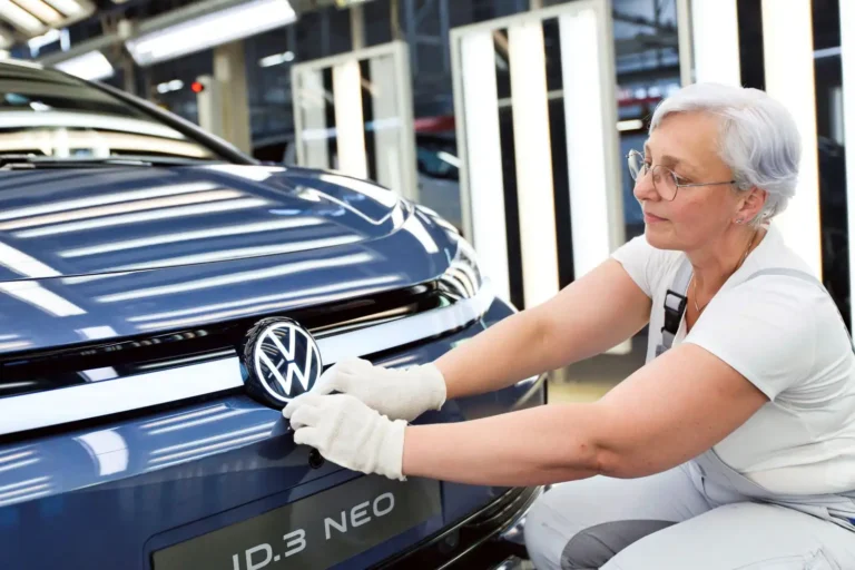 Volkswagen prepustí 50-tisíc zamestnancov a zruší polovicu modelov