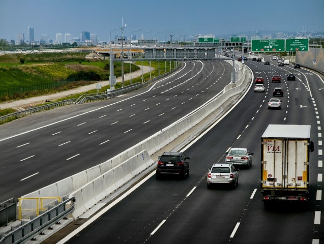 Ranný chaos na slovenských cestách: Hromadná nehoda na D1, problémy hlásia aj ďalšie úseky - Doprava - Auto - pravda.sk