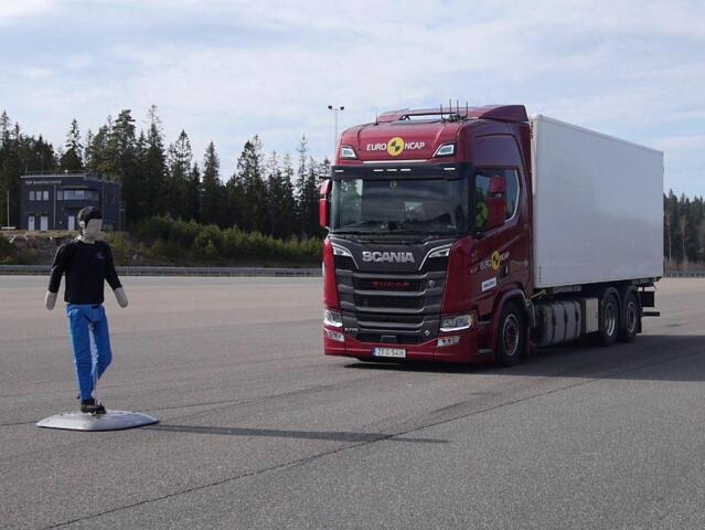 Euro NCAP preverilo ďalšie kamióny. Scania excelovala, Iveco sklamalo - Magazín - Auto - pravda.sk