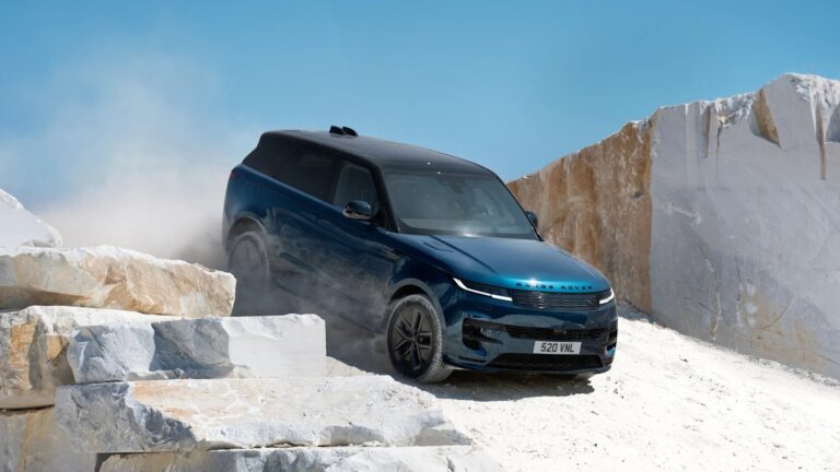 Range Rover Sport Electric je oficiálne tu: Krútiacim momentom 850 Nm prekonáva aj verziu V8
