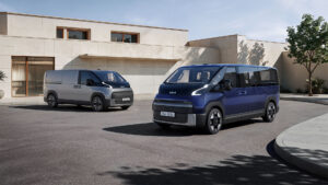 Kia PV7 Cargo a Kia PV7 Passenger