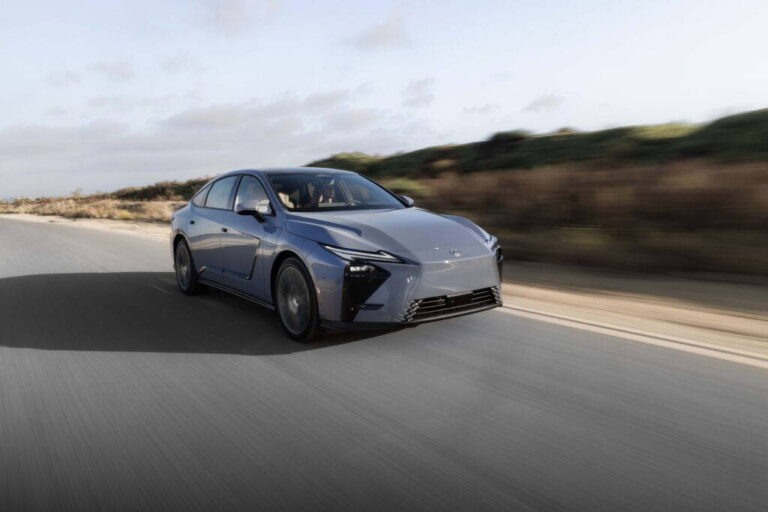 Predstavenie Lexus ES: Nová éra, tradičné hodnoty - AUTOVINY.sk