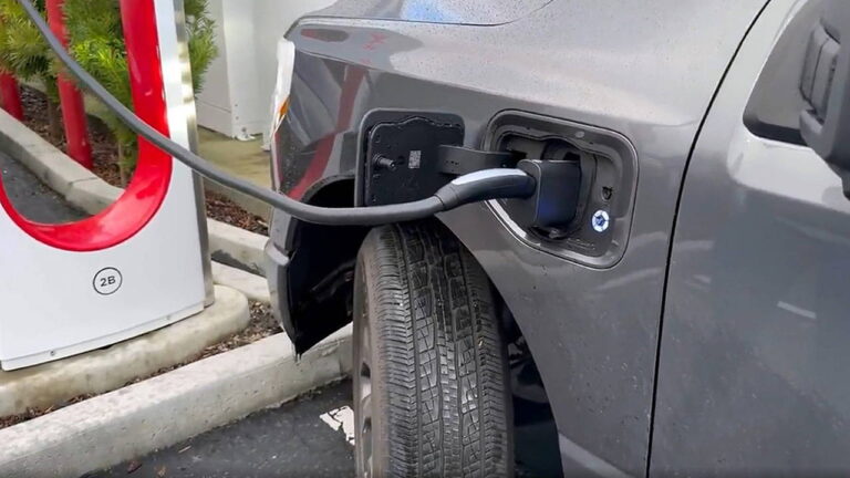 Prečo sa elektromobil pri nabíjaní zrazu spomalí? Dôvod vás možno prekvapí - AUTOVINY.sk