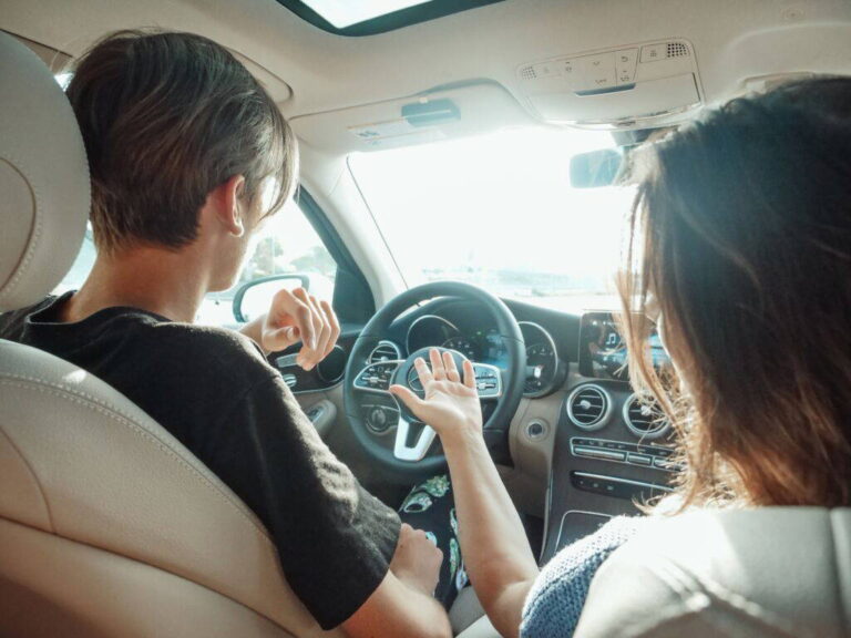 Benzínové auto prirovnávajú k pevnej linke. Mladí hovoria o spaľovákoch ako o trápnom prežitku - AUTOVINY.sk