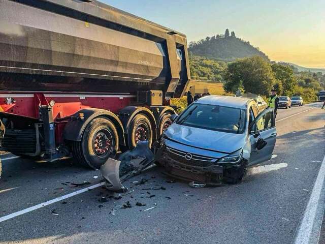 Nehody komplikujú dopravu: Na D2 pred Stupavou sa čaká hodinu, pri Slanci je cesta neprejazdná - Doprava - Auto - pravda.sk