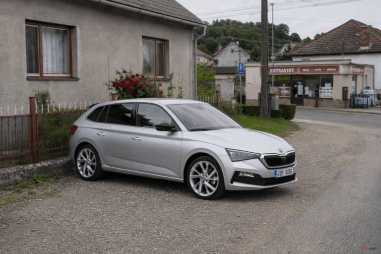 Kúpa jazdenky v zlý mesiac vás môže vyjsť drahšie. Dáta ukazujú kedy - AUTOVINY.sk