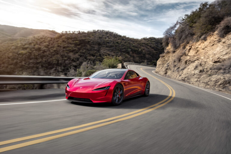 Koniec nekonečného čakania? Tesla ohlásila termín pre Roadster a sľubuje bláznivé trysky zo SpaceX