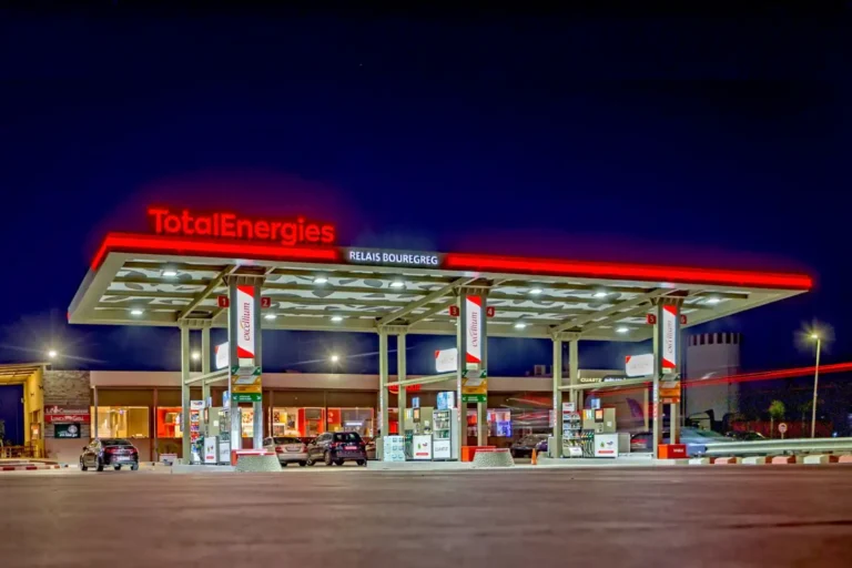 Nafta za 2,40 € a veľké výpadky palív. Krajina NATO hlási problémy na pumpách