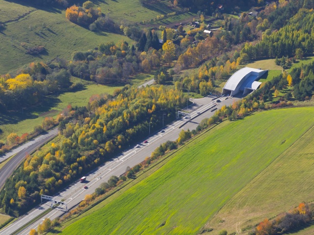 Tunel Branisko je v smere na Poprad neprejazdný - Doprava - Auto - pravda.sk