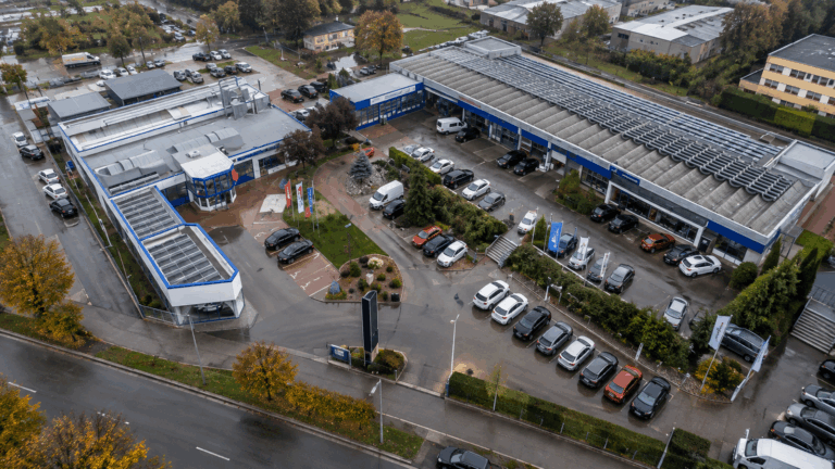 Obrovský autobazár krachuje. Tisícky ľudí prišli o zložené zálohy - AUTOVINY.sk