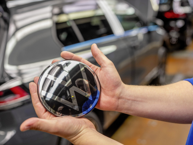 Volkswagen plánuje zrušiť až 100-tisíc pracovných miest. V Nemecku protestujú tisíce zamestnancov - Magazín - Auto - pravda.sk