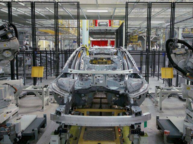 Čakanie sa skončilo. Nová automobilka pri Košiciach ožila, do Volva nastúpila prvá zmena - Magazín - Auto - pravda.sk