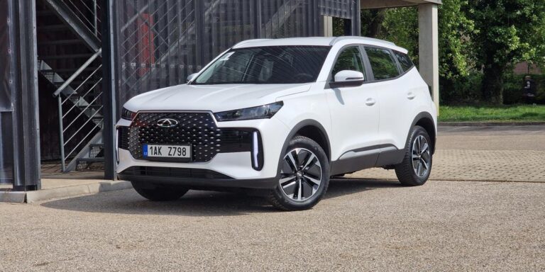 EÚ obmedzí dovoz ekologických čínskych áut o viac než polovicu. Čo to znamená pre ceny áut a elektromobily?