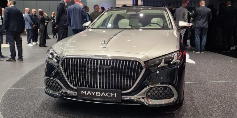 V Bratislave otvorili dve nové predajne luxusných áut. Maybach MANUFAKTUR lounge a poschodový TODOS Atrium s veľkými americkými autami