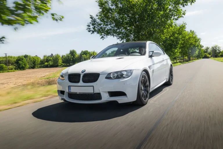 8 400 otáčok a manuál: Prečo je toto BMW lepšie než čokoľvek, čo kúpite v showroome dnes?