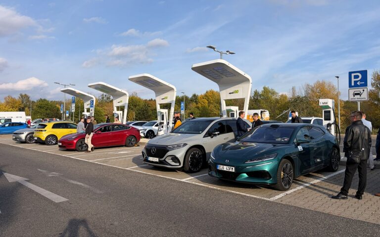 Slovensko trhá európske rekordy: Na D1 spustili najvýkonnejšiu 1 MW nabíjaciu stanicu