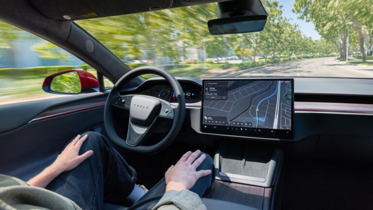 Tesla mala vyjednávať ústupky pri schvaľovaní FSD v Európe