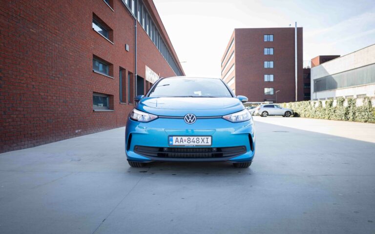 Volkswagen zvoláva elektromobily ID. aj v Európe. Nabíjanie obmedzí na 80 %, chybné články môžu spôsobiť požiar