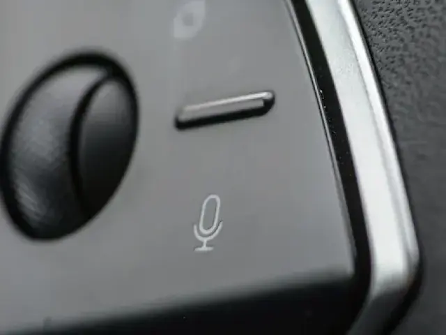 Hlasové ovládanie malo nahradiť tlačidlá. Veľký test ADAC-u ukázal, že to tak nefunguje - Poradňa - Auto - pravda.sk